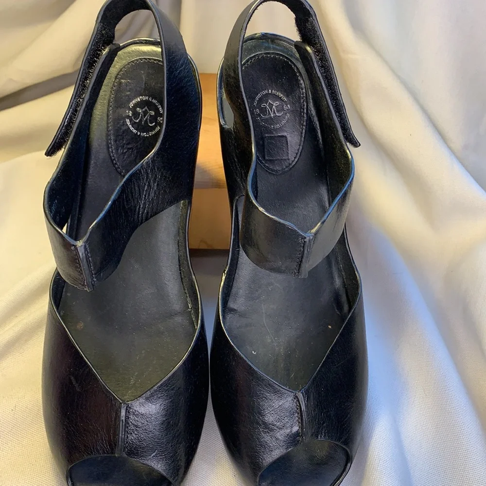 Johnston & Murphy almost NEW leather wedge peeptoe